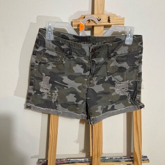 Vanilla star jean shorts distressed camo size 5 - Picture 1 of 3